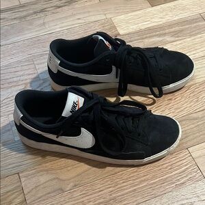 Nike Classic Black and White Low-Tops